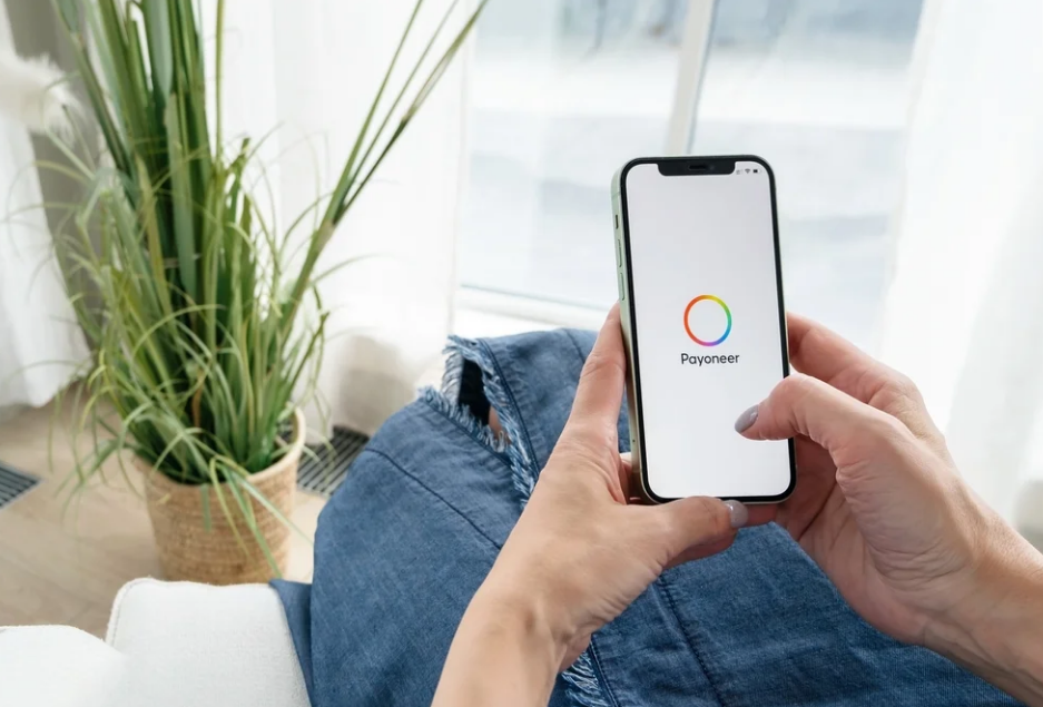 How to Get Paid Internationally as a Writing Freelancer Using Payoneer